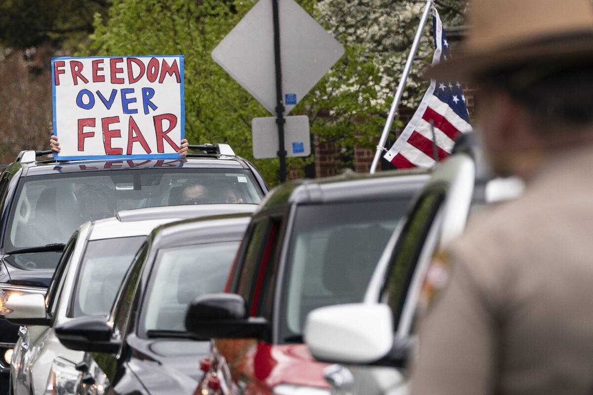 Miles de manifestantes, apoyados por Trump, volvieron a las calles para reclamar el fin de las restricciones