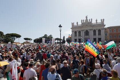 Miles de manifestantes marchan en Roma para pedir el fin de la guerra en Gaza