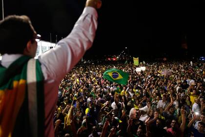 Miles de manifestantes protestan en Brasil