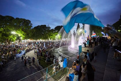 El eslogan de las manifestaciones fue "el agua de Mendoza no se negocia"