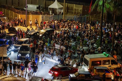 Miles de migrantes se agolpan en Bab Sebta, en la frontera de Marruecos y Ceuta