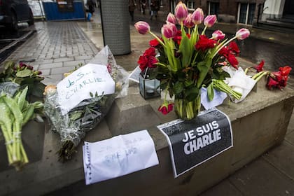 Miles de muestras de solidaridad y respeto en todo el mundo, un día después de la masacre contra Charlie Hebdo