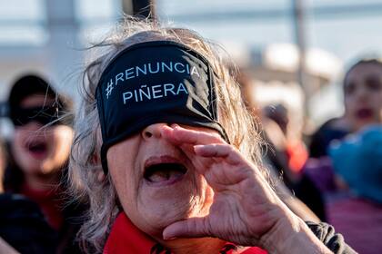 Las consignas feministas se mezclaron con los reclamos contra el gobierno de Piñera