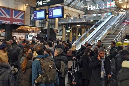 Miles de pasajeros varados por una huelga de trabajadores del Eurostar