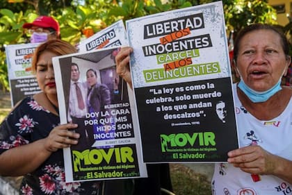 Miles de personas denuncian que sus familiares han sido encarcelados injustamente bajo el régimen de excepción.
