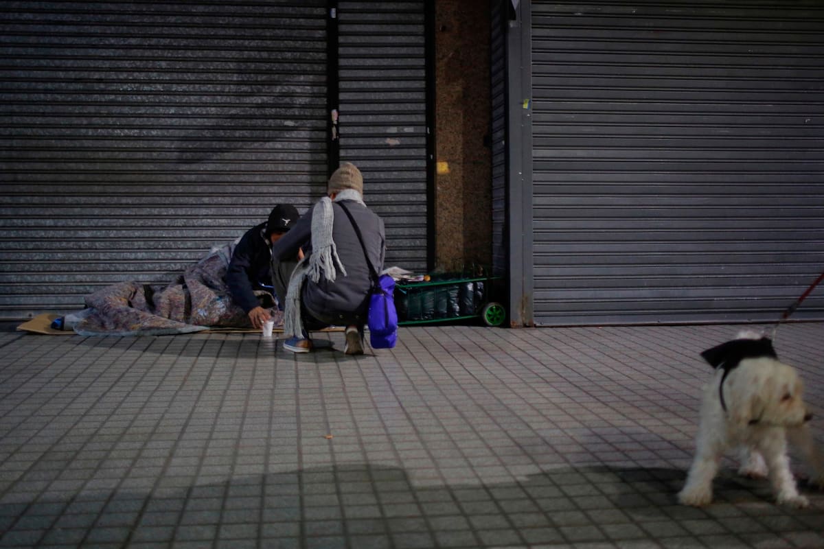 Miles de personas duermen en las calles de Capital