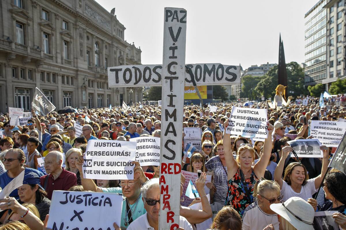 Miles de personas en el acto por Alberto Nisman