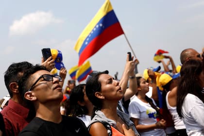 Miles de personas fueron al concierto Venezuela Aid Live en Colombia.