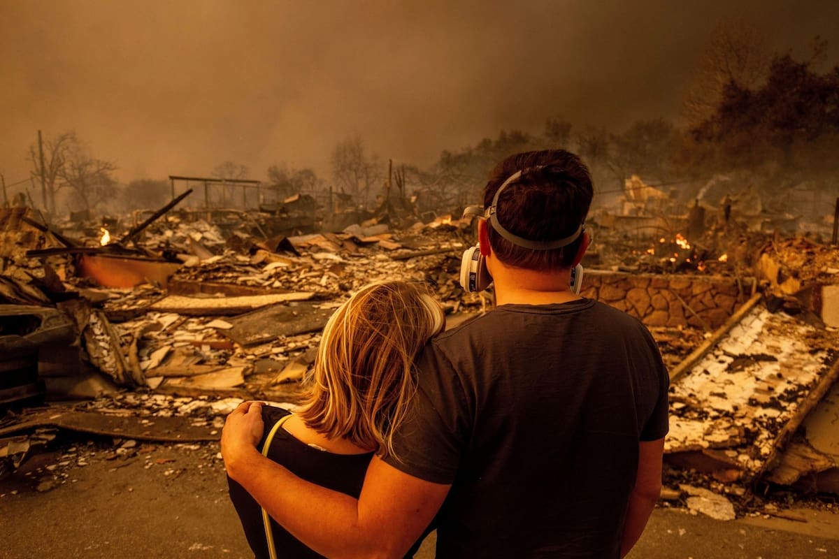 Miles de personas han perdido sus casas por los incendios en California (AP Foto/Ethan Swope, archivo)