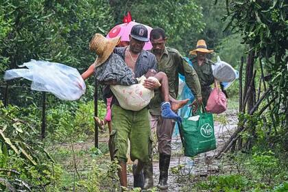 Miles de personas han sido evacuadas en Cuba ante la llegada de Melissa