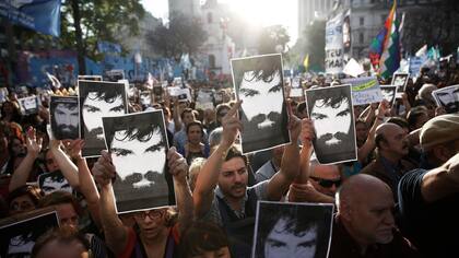 Bajo el sol, miles se congregaban para pedir Justicia