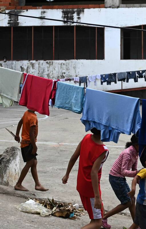 Miles de personas sobreviven a la crisis en obras tomadas, abandonadas o a medio construir
