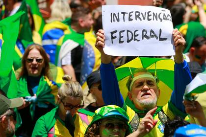 Miles de simpatizantes de Bolsonaro se concentraron el miércoles frente al comando del Ejército en las principales ciudades de Brasil para pedir una intervención militar ante la victoria de Lula da Silva en las urnas