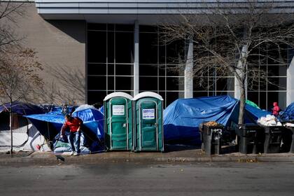 Miles de solicitantes de asilo eligen Chicago para establecerse con sus familias