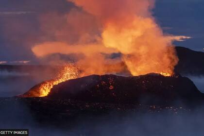 Miles de temblores cerca del monte Fagradalsfjall (en la foto de julio) han generado preocupación sobre una erupción. (Getty Images)