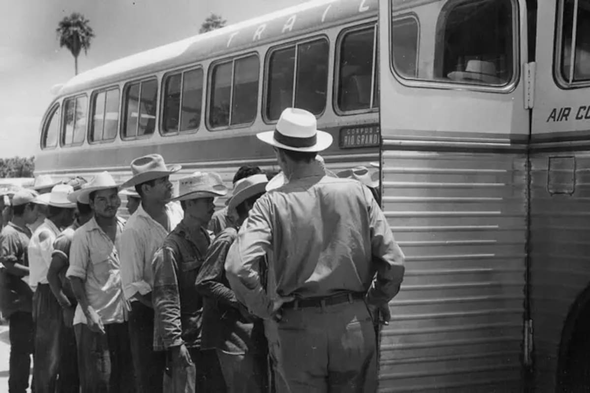 Miles de trabajadores indocumentados mexicanos fueron detenidos y deportados durante la Operación Espalda Mojada.