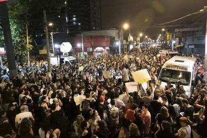 Miles de vecinos se manifestaron anteanoche en Villa Ballester en reclamo de justicia