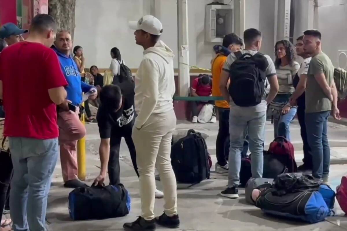 Miles de venezolanos buscan la ayuda del gobierno mexicano para volver a su país de origen en vuelos humanitarios