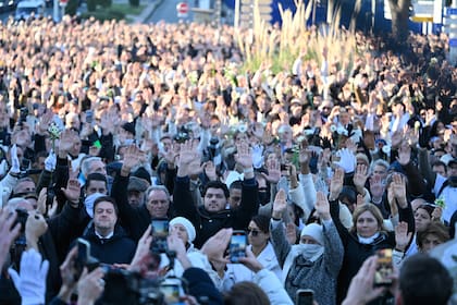 Miles marchan en Marsella para denunciar violencia por drogas tras asesinato del hermano de activist