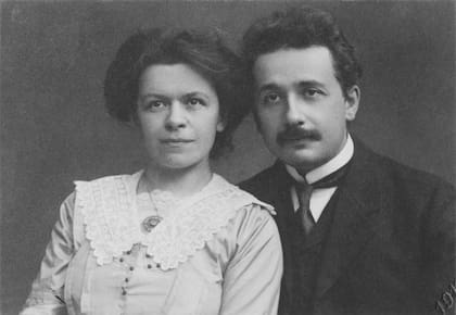 Mileva y Albert Einstein en 1912