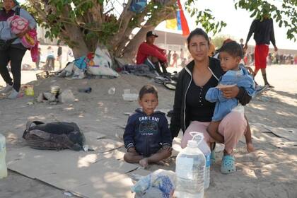 MiLexi Gomez hizo junto a sus hijos una travesía peligrosa desde Venezuela hasta la frontera de EE.UU.