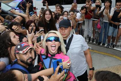 Miley Cyrus en Buenos Aires, con sus fans porteños