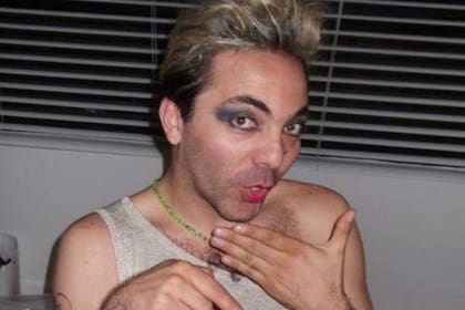 ¿Miley Cyrus? No, Cristian Castro pasándola bomba...