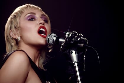 Cyrus, una de las artistas elegidas para musicalizar el Super Bowl