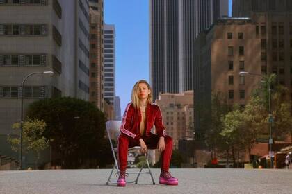 Miley Cyrus versión un clásico navideño de John Lennon y Yoko Ono