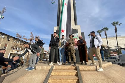 Milicianos continúan las celebraciones en Homs