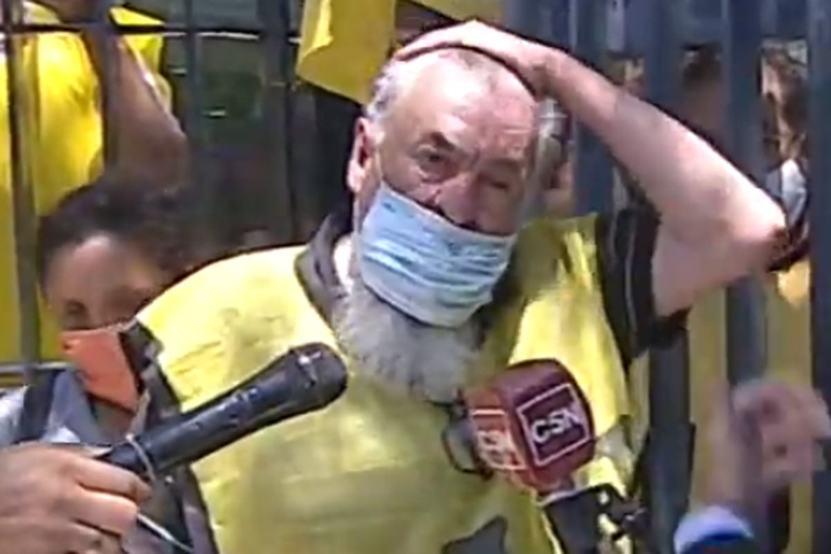 Militantes de Raúl Castells treparon la reja y entraron por la fuerza a la sede del Gobierno de la Ciudad