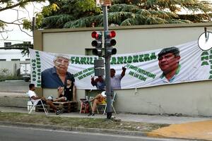Militantes del gremio que conducen los Moyano permanecen en el predio de logística de Villa Adelina en reclamo del encuadramiento sindical de unos 50 trabajadores