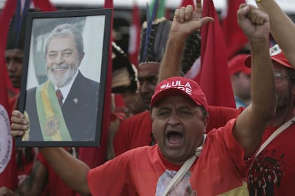 Militantes del PT fueron a Brasilia para apoyar la inscripción de Lula