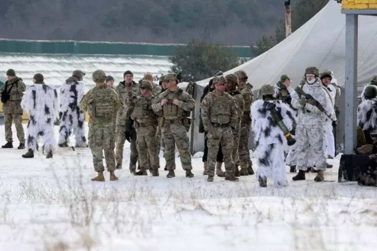 Militares ucranianos e instructores del ejército de EE.UU. participan en simulacros en el Centro Internacional de Seguridad para el Mantenimiento de la Paz el 4 de febrero de 2022