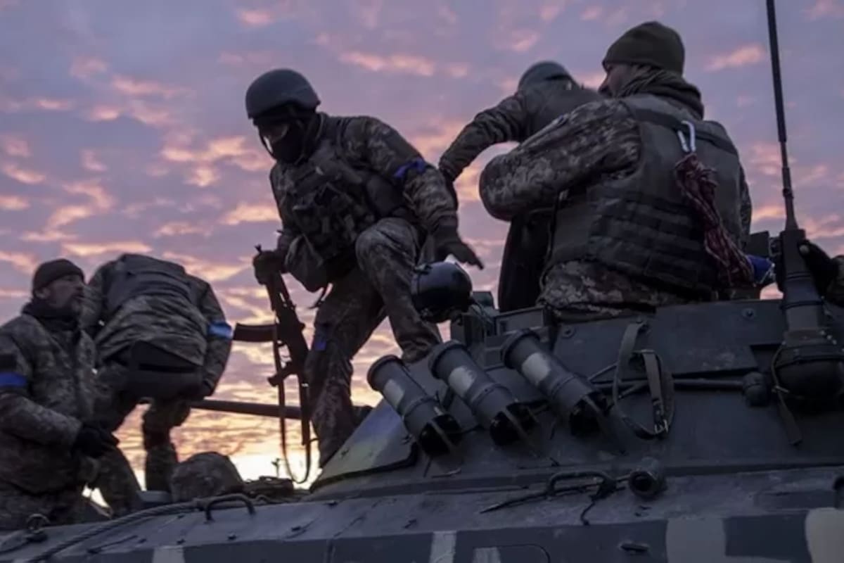 Militares ucranianos se preparan para una batalla al este de Kiev.