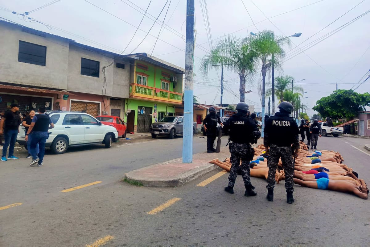 Militares y policías detienen a 68 terroristas que irrumpieron en el hospital de Yaguachi, en Ecuador