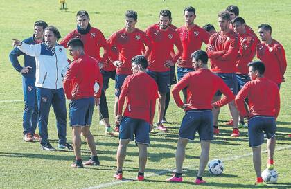 Milito señala el rumbo: los Rojos buscarán dar un paso firme en Avellaneda