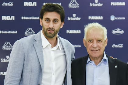 Milito y Víctor Blanco, que desde hace 11 años preside a Racing, tienen un buen vínculo desde hace una década; el presidente no decidió si se postulará en diciembre y, por ahora, ambas partes descartan una fusión.