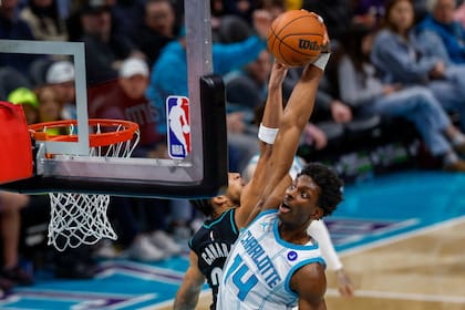 Miller anota 26 y Hornets vencen 109-93 a Trail Blazers para cuarta victoria seguida