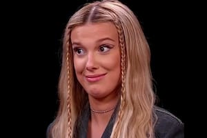 Millie Bobby Brown fue a un programa y vivió un momento incómodo tras probar una salsa extrapicante