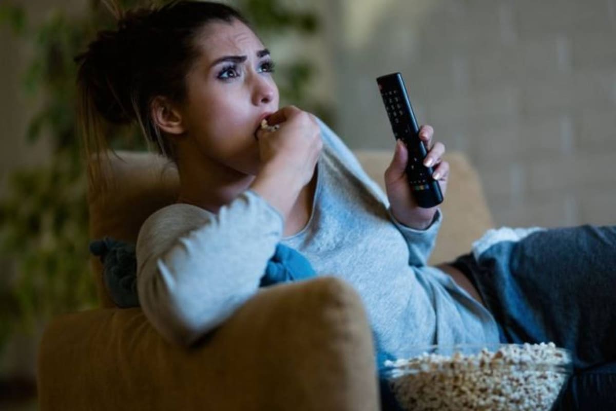 Millones de personas consumen regularmente sus programas favoritos haciendo binge-watching (un atracón de series)