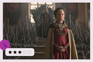 Milly Alcock como Rhaenira Targaryen en La casa del dragón