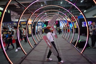 Milly Alcock se divierte con el duro entrenamiento de “Supergirl”