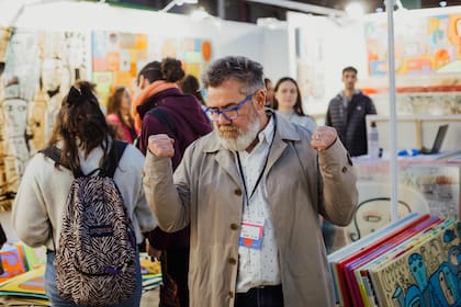 Milo Locket es uno de los artistas principales de Bada, feria de arte directo de artista, y tiene obras desde los 150.000 pesos, como los 300 participantes