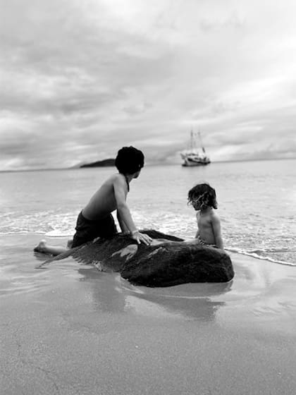 Milo Pauls y Alba Vera disfrutando de la playa