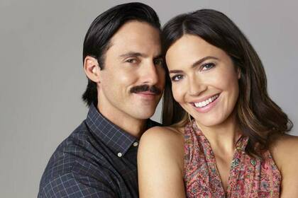 Milo Ventimiglia y Mandy Moore en This Is Us, serie familiar de gran cantidad de episodios para maratonear en época de cuarentena