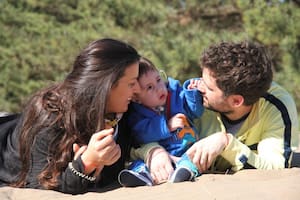 Milo y su familia luchan por la licencia laboral extendida cuando hay que acompañar a hijos en internaciones prolongadas