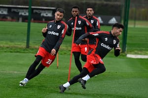 Milton Casco, Emanuel Mammana y Miguel Borja, en un entrenamiento de River