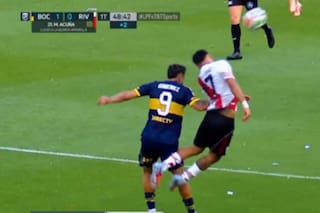Polémicas: el foul de Giménez en el primer gol de Boca, la roja que mereció Montiel y el llamado salvador del VAR