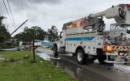 Milton provocó severos daños en el tendido eléctrico de Florida